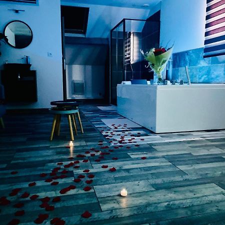 La Bulle De Romance - Love Room Tigy Exterior foto